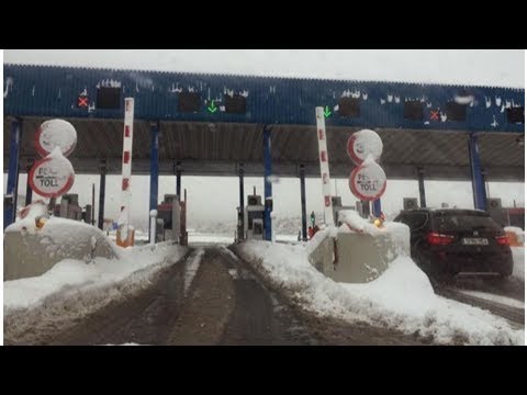 Fomento sanciona a Abertis con 1.200 euros por el caos de la nieve en la AP6