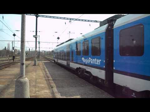 Příjezd vlaku Os 6816 (ČD 440.002) - Most, 23. 4. 2013