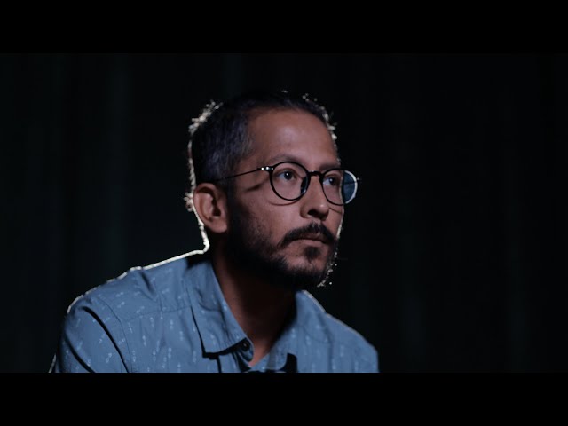 Between Queens and Kathmandu