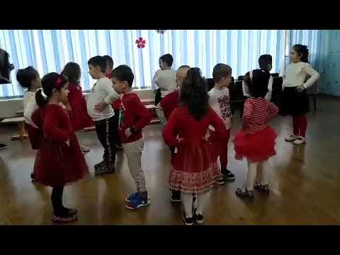 На пръсти се вдигам, Баба Марта стигам