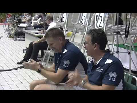 As australianas Maddison Keeney e Anabelle Smith no trampolim de 3 metros