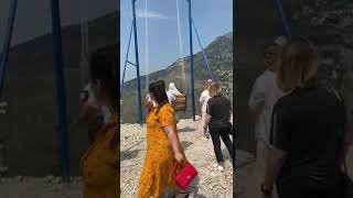 Download lagu 2 Gadis Turun dari Gunung sambil Berayun / Utamakan Keselamatan mp3 Download lagu 2 Gadis Turun dari Gunung sambil Berayun / Utamakan Keselamatan mp3