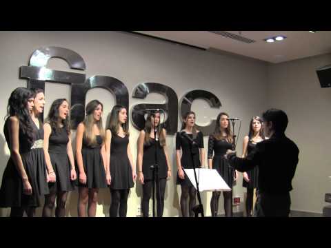 Concierto de Cor de Noies en Fnac L'illa