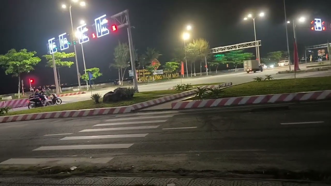 岘港，200块钱的莞式服务，让樱花滚动吧