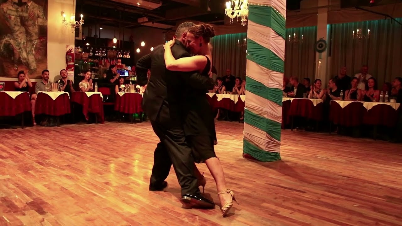 Video thumbnail for Fernando Galera y Silvina Valz - Nueve puntos - Di Sarli