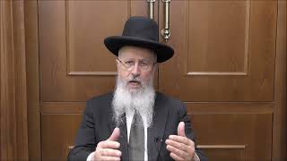 הגאון הרב אברהם יוסף שליט"א האם מותר לפתוח חנות מכולת ביום טוב כדי לקחת מוצרים (הערוץ של הרב אברהם יוסף) - התמונה מוצגת ישירות מתוך אתר האינטרנט יוטיוב. זכויות היוצרים בתמונה שייכות ליוצרה. קישור קרדיט למקור התוכן נמצא בתוך דף הסרטון