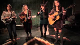 Della Mae | "Boston Town" (Official Video)