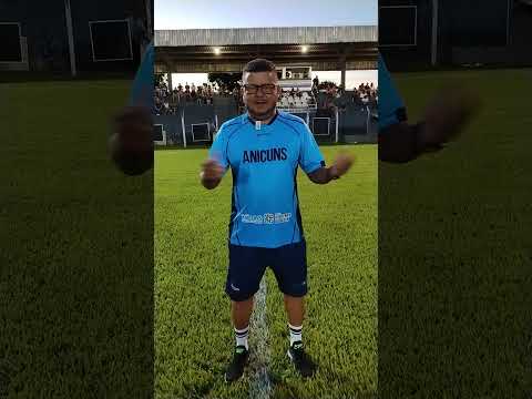 Marquinhos técnico da equipe da escolinha de Anicuns-Go na 17°  copa Martins show de bola.