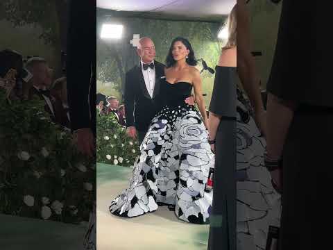 Lauren Sanchez and Jeff Bezos walk the Met Gala red carpet #shorts