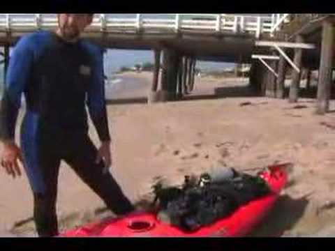 獨木舟水肺潛水：裝上水肺獨木舟。 (Kayak Scuba Diving : Loading a Scuba Kayak)