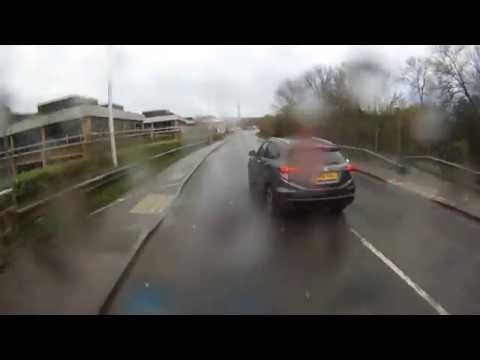 RV65XXJ - Overtakes Into Oncoming Traffic
