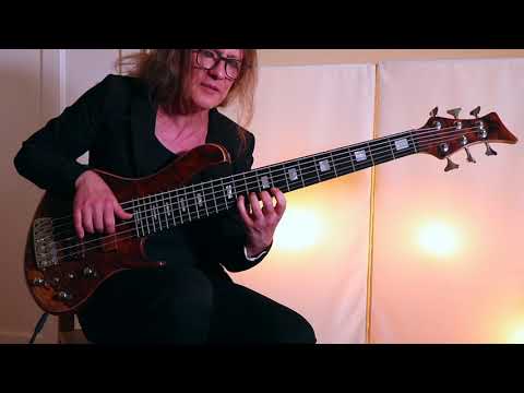 Maruszczyk Frog Omega 6P Live Demo - BassFreaks.net