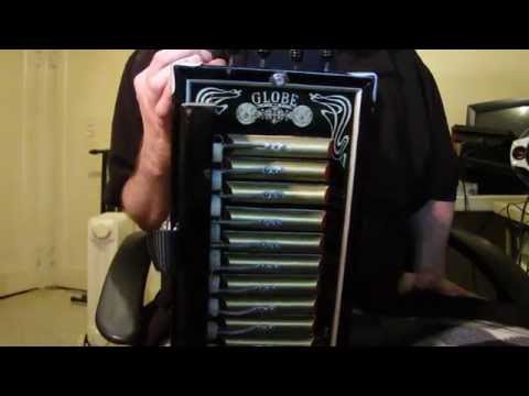 Presentation and play of a Globe Gold Medal Accordeon  (from early 1900's)