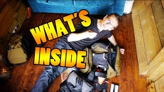 WHAT'S IN OUR BAGS? - 1 Year of travel only 2 carry bags!