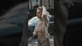 Download lagu Take a picture beautiful girl 😍 #streetphotography #streetstylephotography mp3