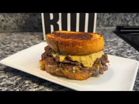 Smash Burgers with Garlic Toast