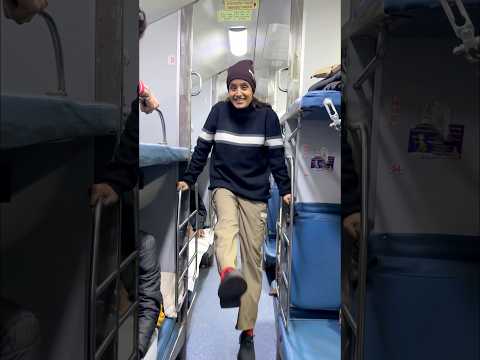 Train Me Toh Mazza Aa Rahaa Hai Shruti Tanya Ko