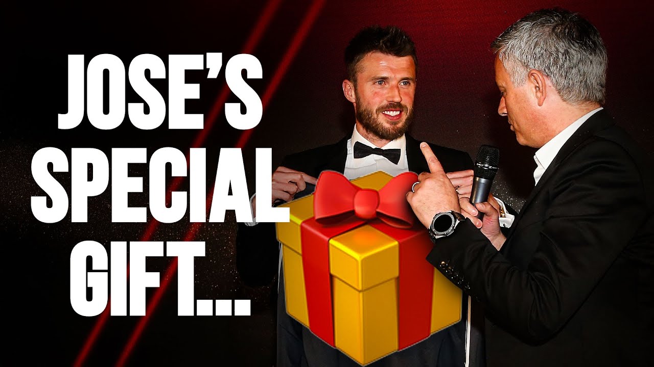 Jose Mourinho Gives Michael Carrick A Special Gift... 🫶