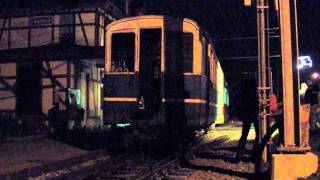 preview picture of video 'Birsigtalbahn: Wagen B52 Transport in der Nacht durch Leymen Richtung Rodersdorf'