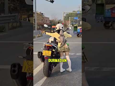 Kıza annesi minik bir motosiklet aldı! 🏍️👧