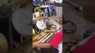 Download lagu Pengamen yg kreatif.bikin penasaran mp3