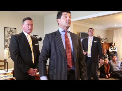 32 Arama Avenue Titirangi Auction Day