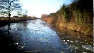 preview picture of video 'Narrowboat Ice Breaking at Alrewass - Trent and Mersey Canal'