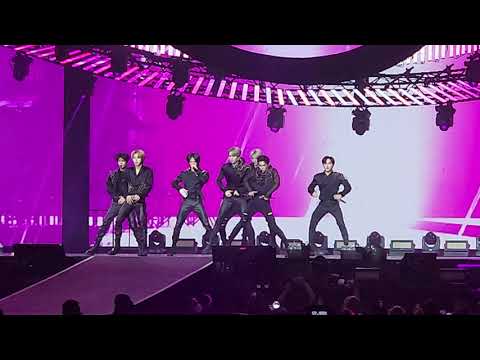 District 9 - SKZ in Anaheim Day 1