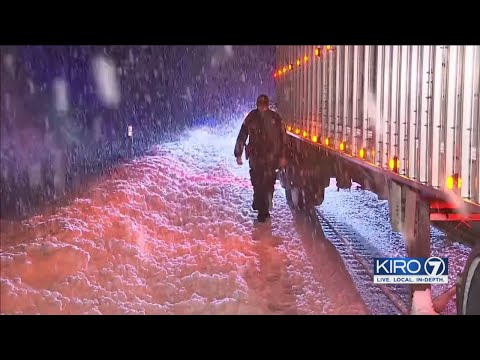 VIDEO: Heavy snow falls at Stevens Pass