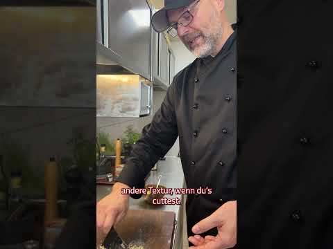 Kümmel mit Butter hacken