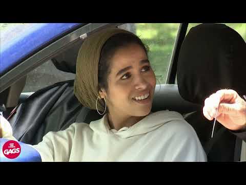 Une contravention pour conduite trop lente | Juste Pour Rire Les Gags