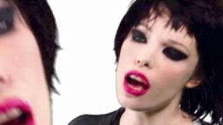 crystal castles Xxzxcuzx Me lyrics