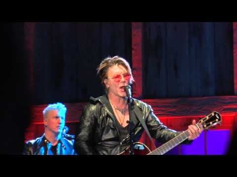 Daryl Hall & John Rzeznik – Iris [Salamanca 3.26.16]