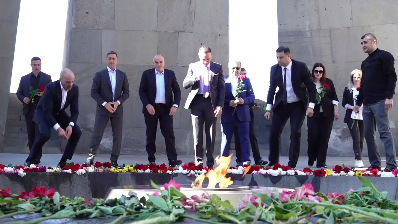 Ու երբեք չկրկնվի. Հայբիզնեսբանկի ղեկավարներն ու աշխատակիցներն այցելել են Ծիծեռնակաբերդի հուշահամալիր