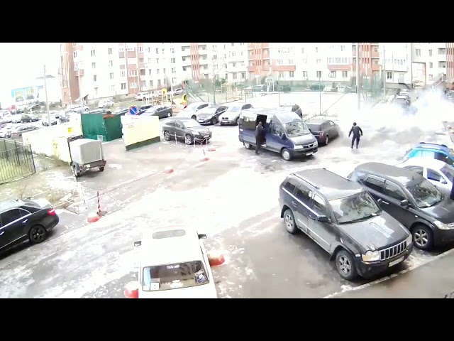 Видео нелепой погони силовиков набирает популярность в Сети