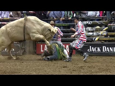 Sean Willingham Breaks Tibia and Fibula | 2019 Kansas City