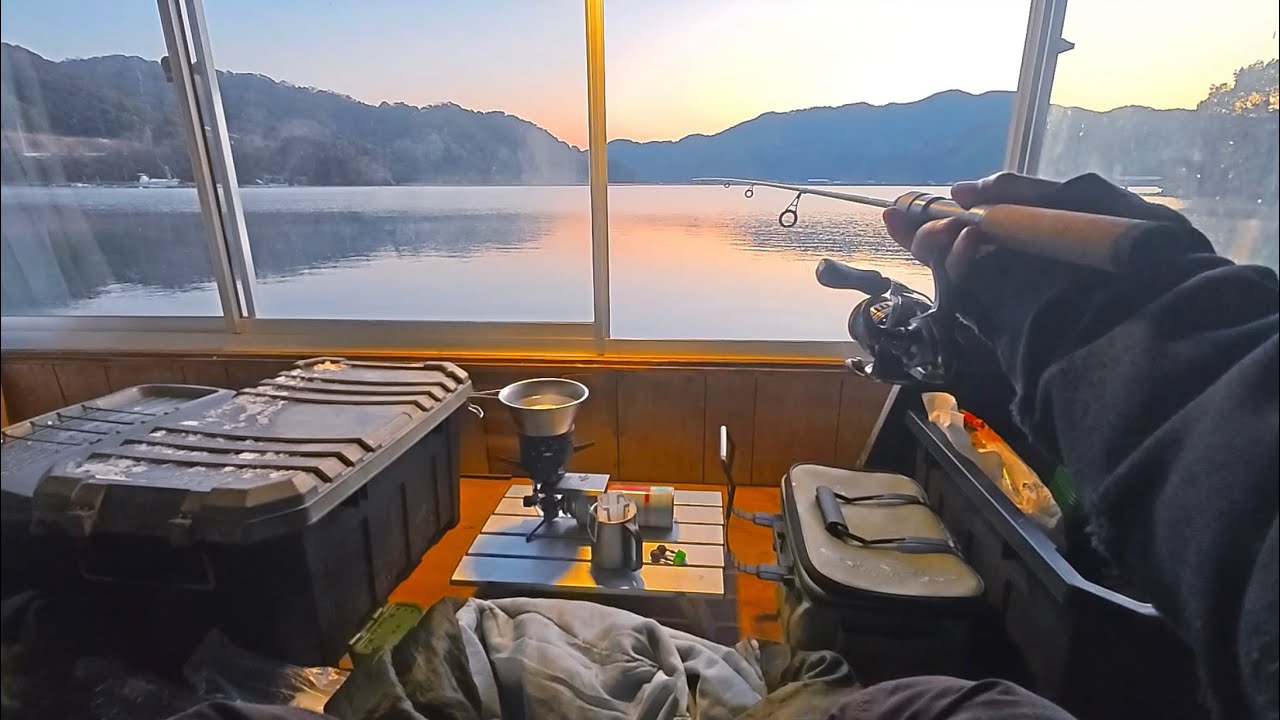 真冬の極寒の秘境で隠れ家を建てて釣りしてみたよ！