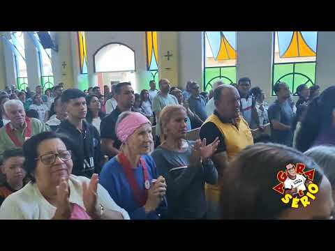 CATÓLICOS LOTAM IGREJA PARA VER O BISPO DOM VALDIR.