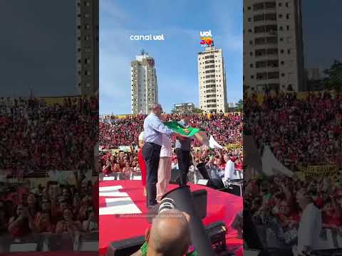 Lula, Alckmin e Haddad erguem bandeira do Brasil em primeiro ato da campanha