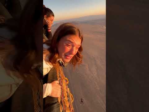 Elle pensait vivre le pire moment de sa vie... Puis le parachute s_est ouvert.❤️