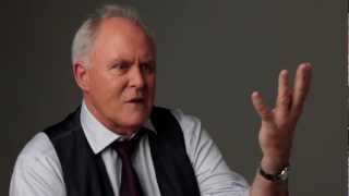 THE COLUMNIST: Behind the Scenes with John Lithgow