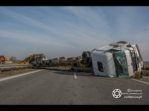 Przewrócona ciężarówka na trasie S8 - węzeł Szczodrów