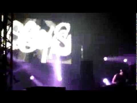 Kissy Sell Out - (Live at Wakestock 2011)