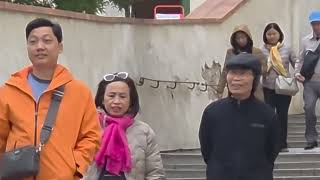 Download the video "Du lịch Châu Âu - Ngày 2 ở Cộng Hòa Séc"