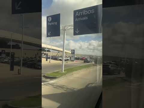 Aeropuerto internacional de Carrasco 🫶🏻🇺🇾🎶🎸🇺🇾🫶🏻💕y mi Música 🙃