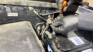 2007-2013 Toyota Tundra Low Beam Headlight Bulb Left & Right Removal And Installation Instructions