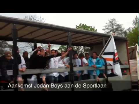 2011 2012 Jodan Boys   Aankomst in Gouda na winst op Zwaluwen30