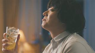 染谷将太、“父になった息子”の揺れる心情を表現　サントリーウイスキー「角瓶」新ウェブムービー「親子の答え合わせ」編