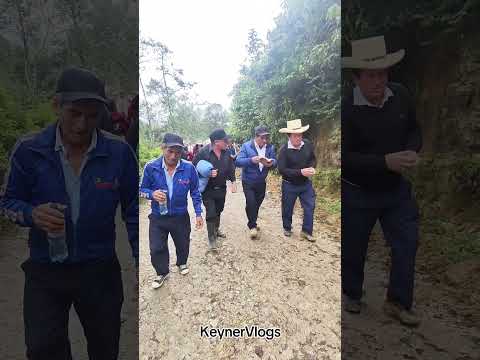 Así llevan a sus difuntos al cementerio en la comunidad de Tauripampa, Lajas – Chota.