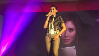 Sarah Geronimo performs &#39;Perfectly Imperfect&#39; at the #OPPOF1Plus launch